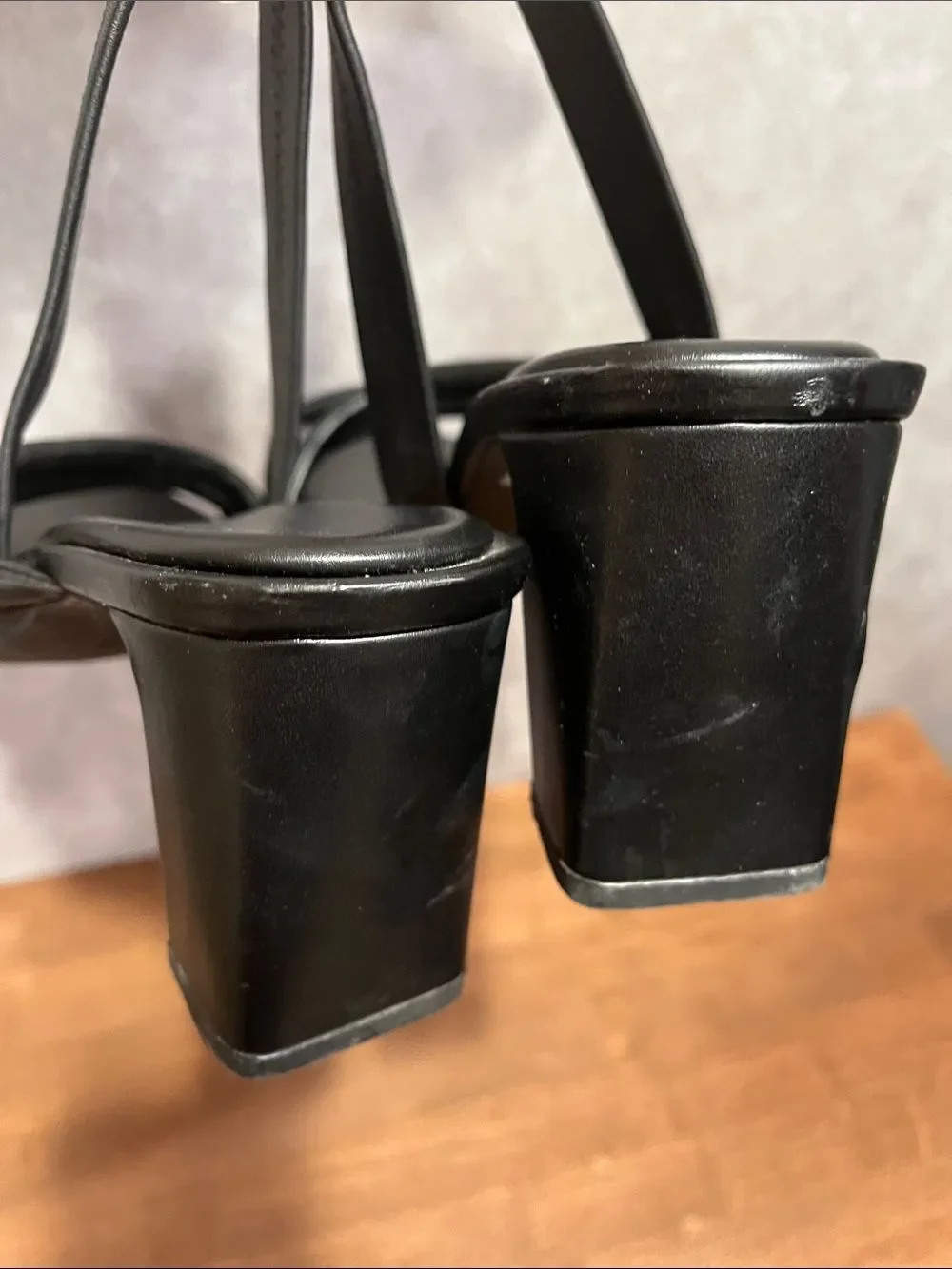 Caslon chic black